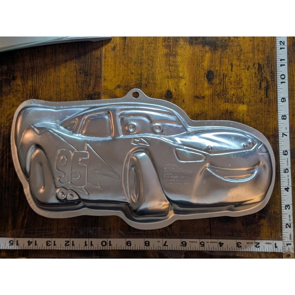 Wilton Disney Pixar Cars Lightning McQueen Aluminum Cake Pan #2105-6400 Mold